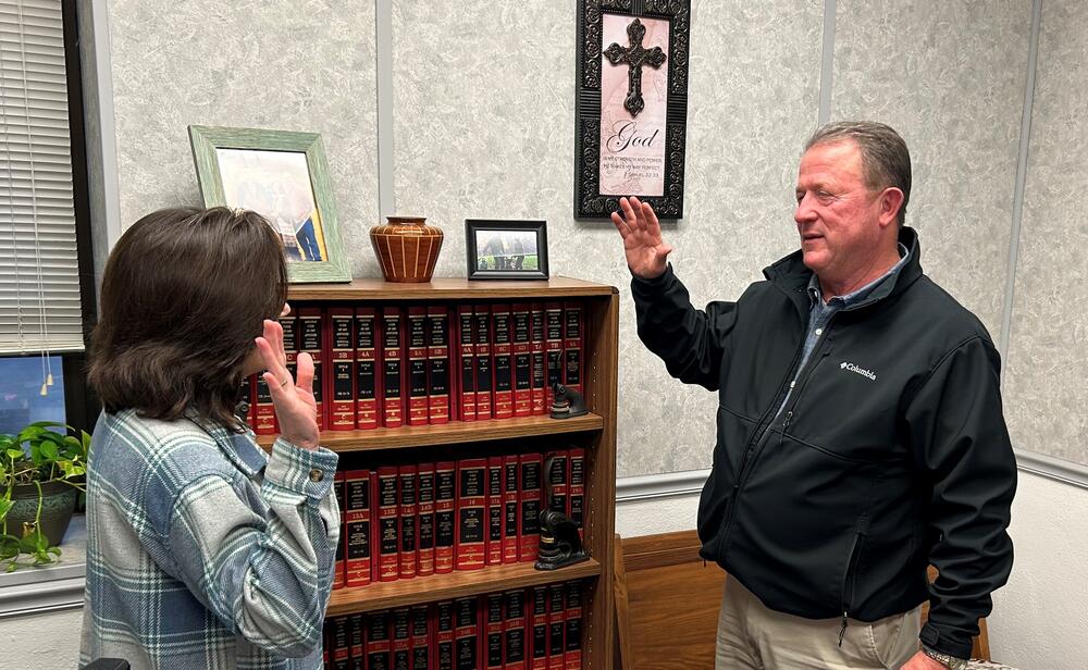 County Clerk Canda Reese swearing in Mayor Hillrey Adams