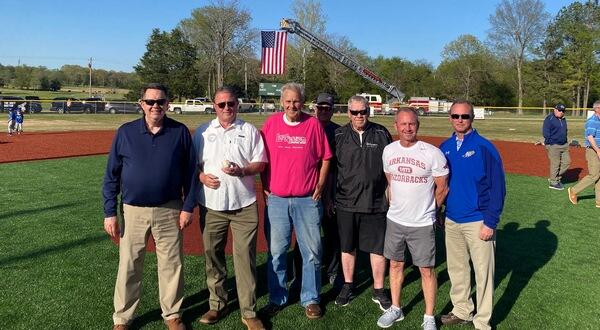 Group photo of Mayor and other officials.